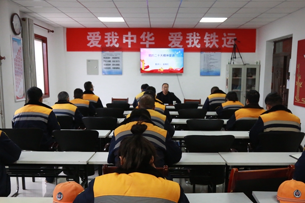 領(lǐng)導(dǎo)下基層宣講.JPG