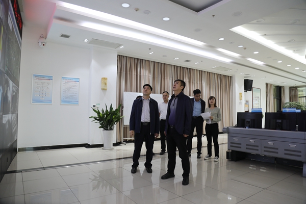 中秋節(jié)在小莊礦調(diào)度室檢查檢查_副本.jpg