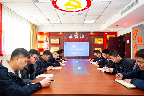 10月10日上午，文家坡礦組織工會干部學習中國工會十八大會工作報告 攝影：劉昊_副本.jpg