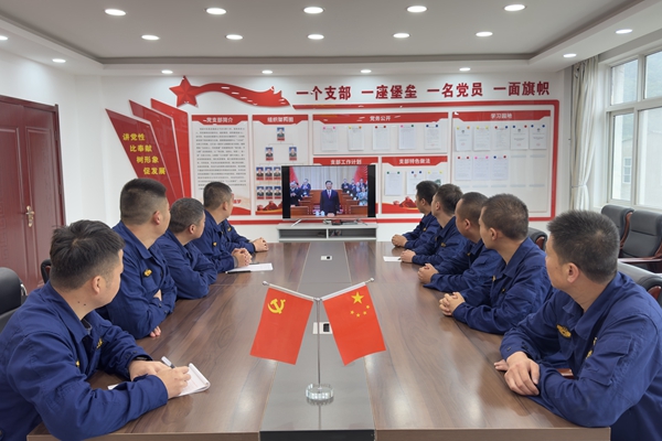 10月10日上午，救援中心中心工會組織指戰員觀看中國工會十八次全國代表大會開幕會直播（攝影：張澤宇）_副本.jpg