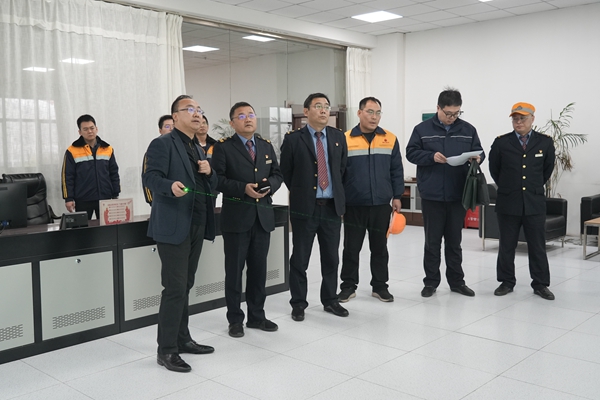調(diào)度室了解情況_副本.jpg