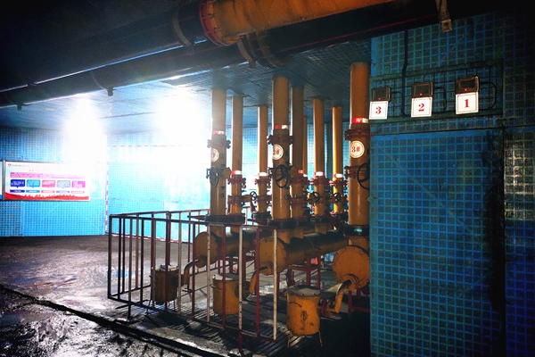 1712720480645240.jpg 圖3:標(biāo)準(zhǔn)化示范鉆場_副本.jpg