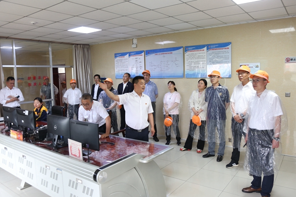 參觀運轉(zhuǎn)室_副本.jpg