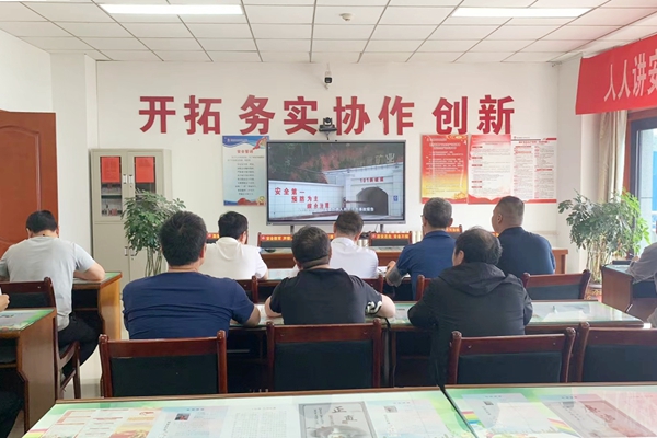 1 觀看警示教育片_副本.jpg