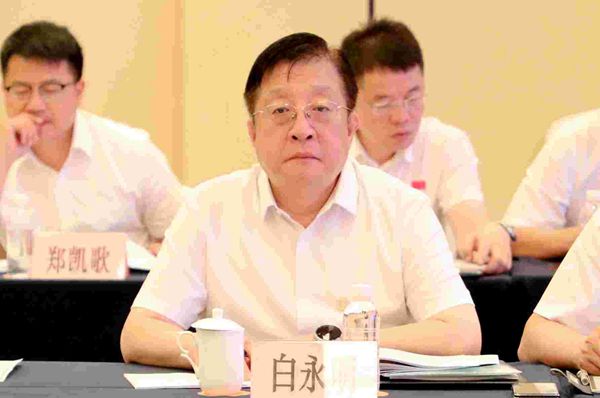 7——彬長礦業(yè)黨委書記、董事長白永明出席論證會_副本.jpg