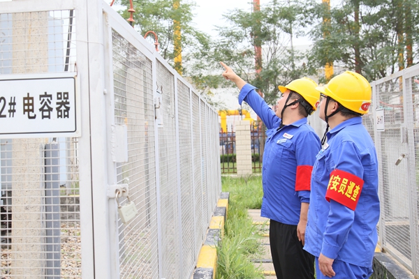 1726818302815350.jpg 2.檢查電容器設(shè)備_副本.jpg