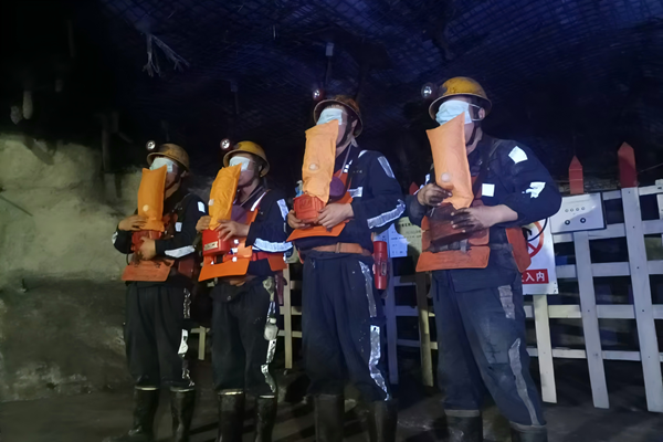 1727598990208402.png 第三段,自救器盲戴_副本.png