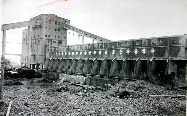 二、實踐圖譜 薪火相傳映初心——1.“一五”時期建設(shè)中的王石凹礦_副本.jpg