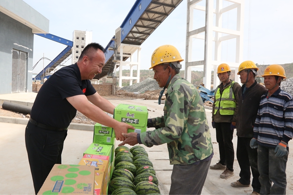 現(xiàn)場慰問 (1)_副本.jpg