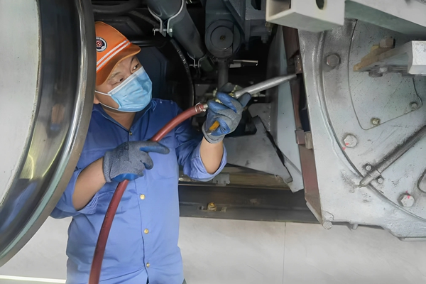 1750040263194596.jpg 機(jī)車檢查_副本.jpg