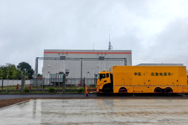 應(yīng)急發(fā)電車24小時(shí)待命_副本.jpg